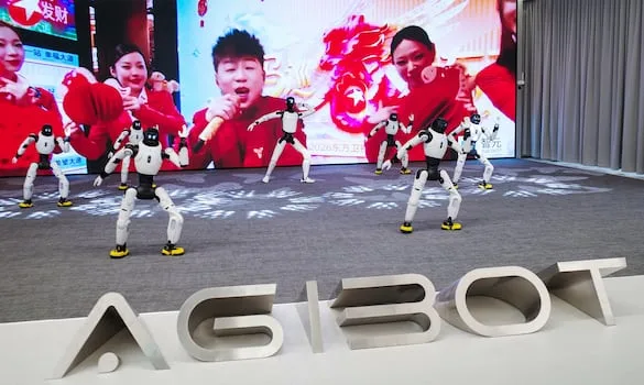 Humanoid robots and AI models lure foreign tourists to China