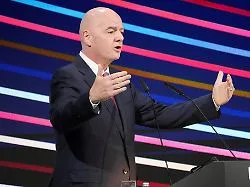 Bitte per Brief an FIFA: "Im Namen des Fußballs": Infantino soll Jugendturnier fernbleiben