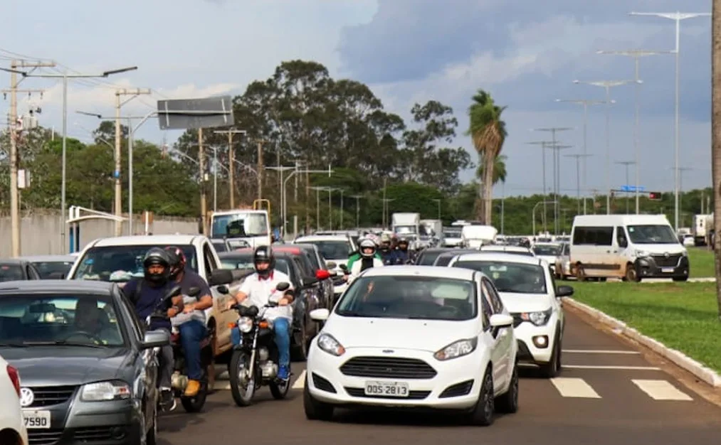 Frota cresce em 26 mil veículos enquanto ônibus perdem passageiros na Capital