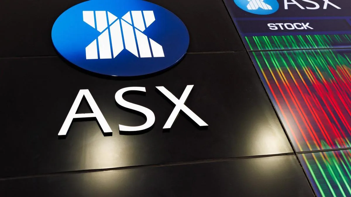 ASX 200 slips as soaring oil prices and rate hike fears hit market