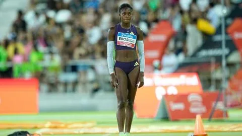 Tessy Ebosele, entre lágrimas, lanza un mensaje sobre las redes sociales: "Sed buenos con nosotros"