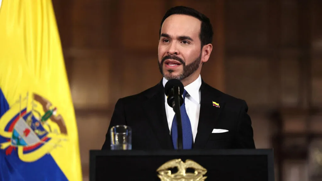 Admirador de Trump, presidente da Colômbia anuncia expulsão de imigrantes em situação irregular