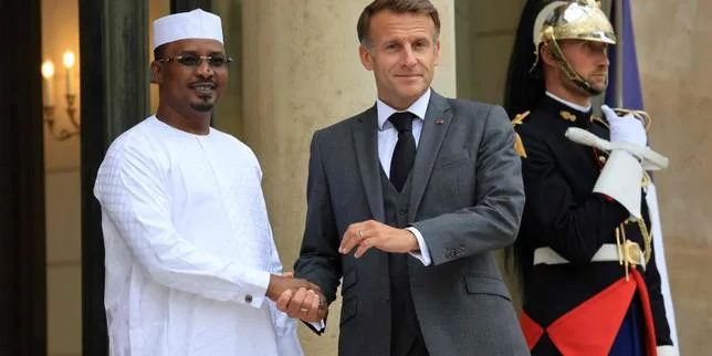 A Paris, Emmanuel Macron et Mahamat Idriss Déby actent le renouveau de leur coopération militaire