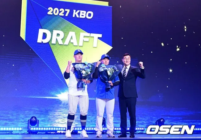 [사진]파이팅 외치는 삼성 라이온즈 2027 KBO 신인드래프트 지명자들