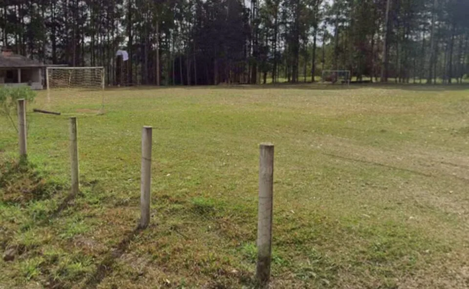 Menina de 3 anos morre após trave de futebol cair durante festa de Dia das Crianças no Paraná