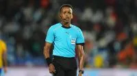 Torcedor do Aston Villa mostra a bunda após empate com PSG na Supercopa