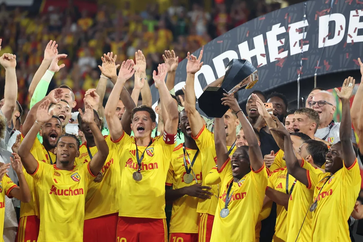 El París Saint-Germain pierde la Supercopa de Francia ante un Lens con diez