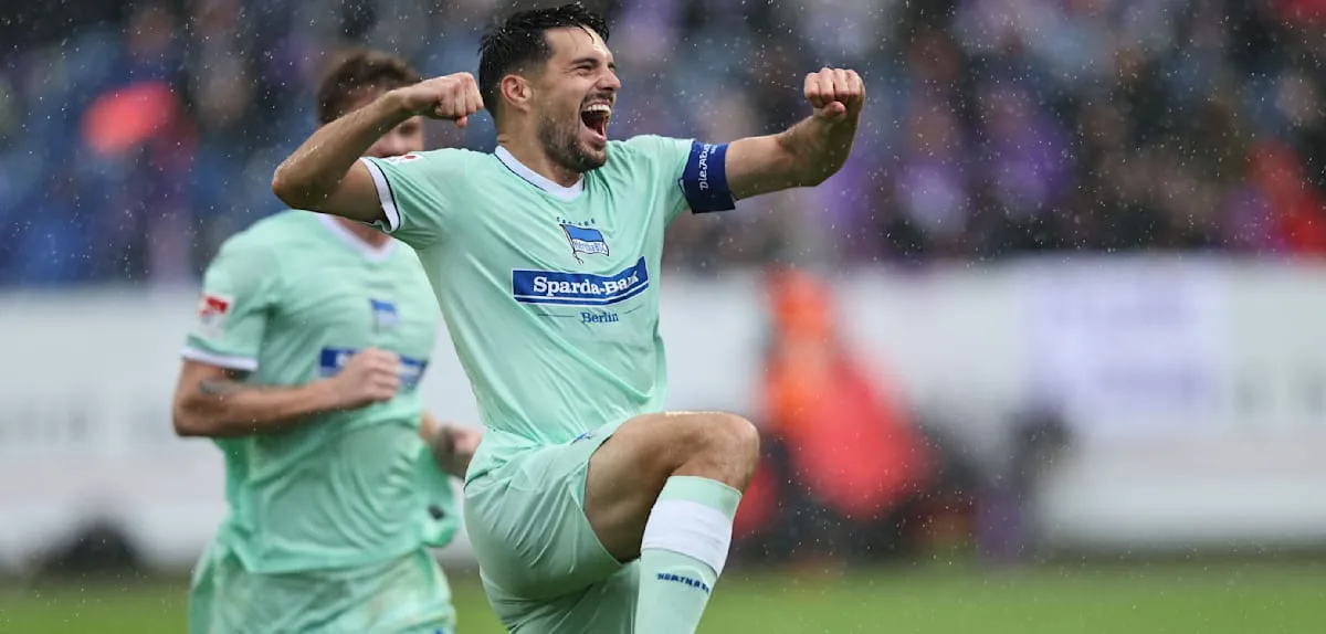 Spitzenreiter Hertha triumphiert erneut – Cottbus zerlegt Karlsruhe