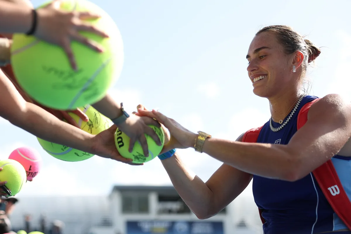 Sabalenka aposta na conversa e diversão para se recuperar