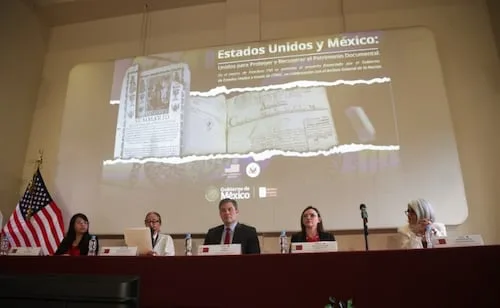 Embajada de EU destina 150 mil dólares al Archivo General de México; crean proyecto de micrositio para protección documental