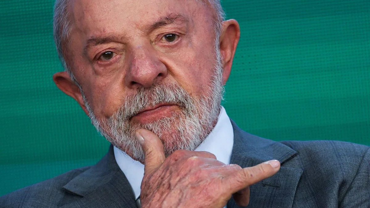 Lula anuncia reajuste de 15% no Bolsa Família, às vésperas da eleição
