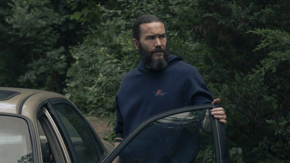 Emmy Awards 2026 | Tom Pelphrey leva a estatueta de Melhor Ator Coadjuvante em Série de Drama por ‘Task’