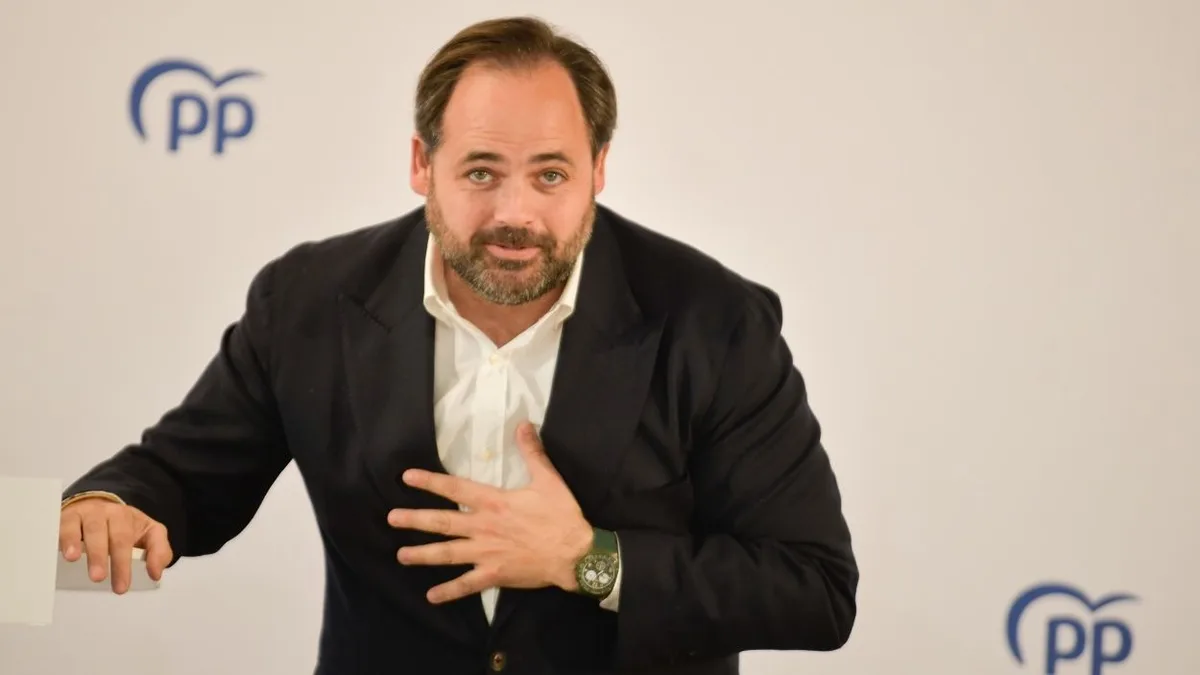Paco Núñez culpa a Page hasta de la gasolina mientras promete bajar impuestos sin explicar qué recortaría