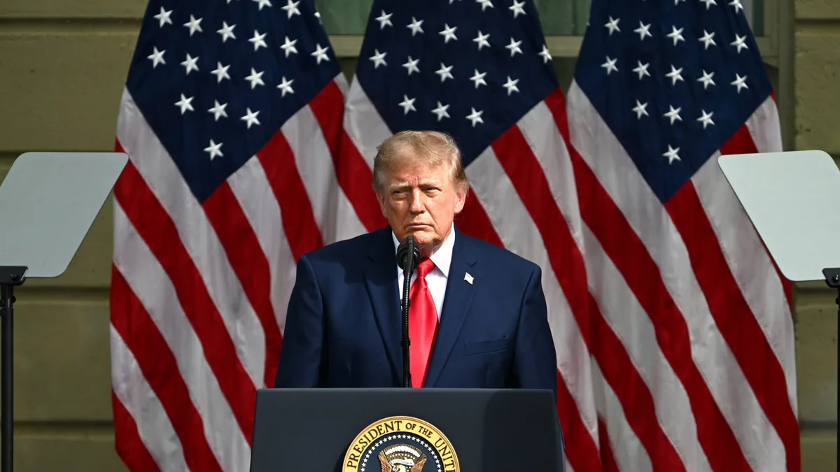 Trump diz que EUA “nunca esquecerão” atentados e que continuarão a lutar