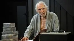 O ator com Alzheimer que está à frente de um monólogo: 'O diagnóstico não é o fim'