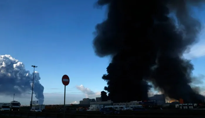 Ucrania ataca con más de medio centenar de drones puerto ruso en el Báltico