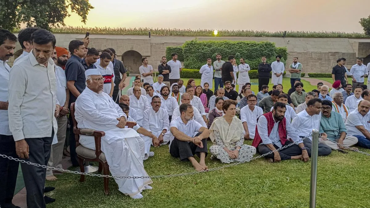 Opposition leaders ‘pray’ at Rajghat for government to ‘get wisdom’ to remove CEC; say protest will continue