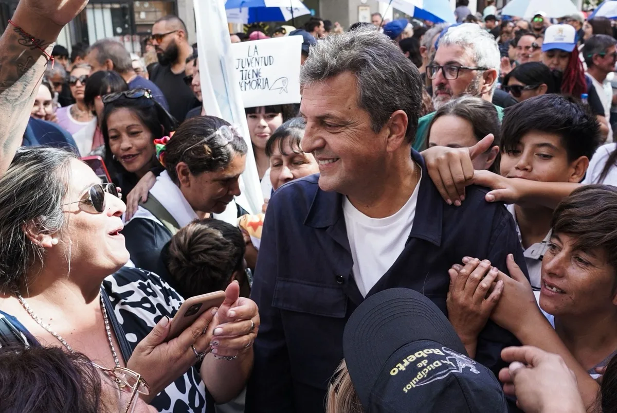 Día de la Lealtad: Sergio Massa envió otra señal para la unidad del PJ y Cristina Kirchner cantó desde el balcón