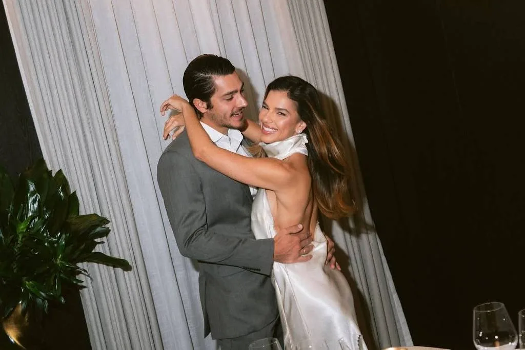 Mariana Rios divulga fotos de jantar de noivado: 'Quero casar com você todos os dias'