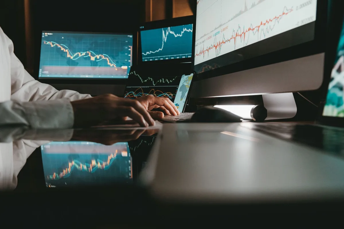 Les « hedge funds » et la dette française, les liaisons dangereuses