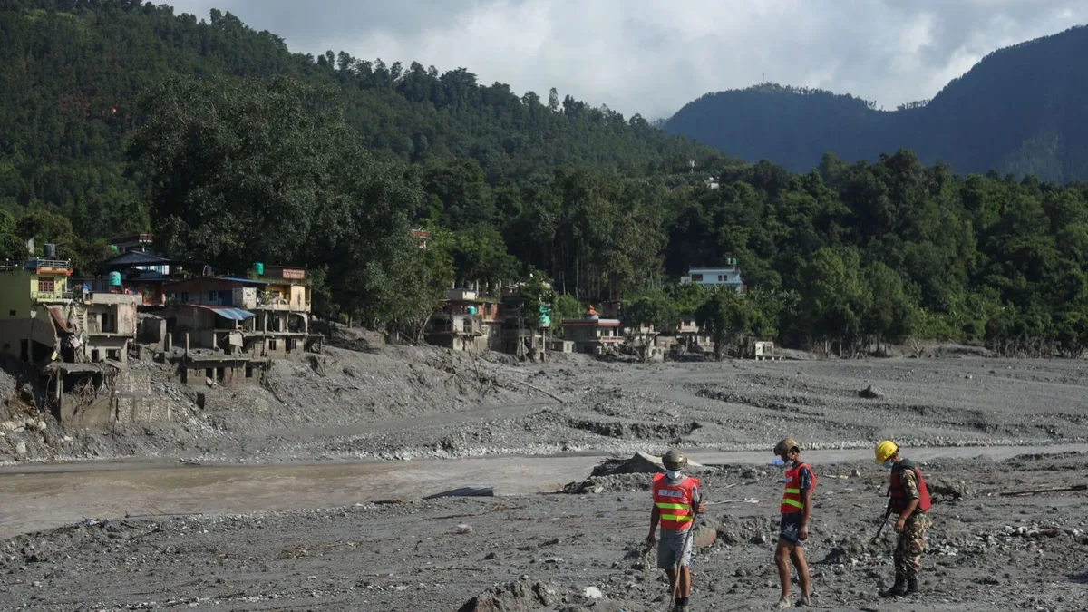 Milagro en Nepal: así ha sido el rescate en un túnel hidroeléctrico a varios supervivientes de la riada