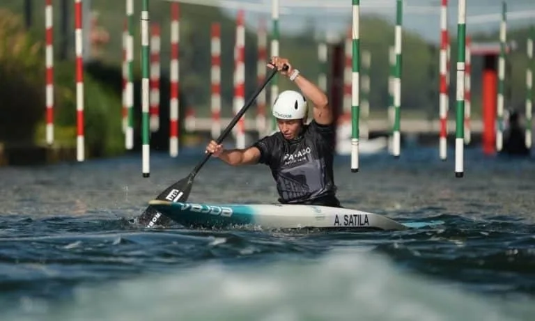 Murillo Sorgetz conquista prata e avança à semifinal no Kayak Cross