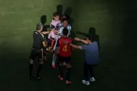 Fifa pune Paredes com 10 jogos e outros quatro após briga na final da Copa