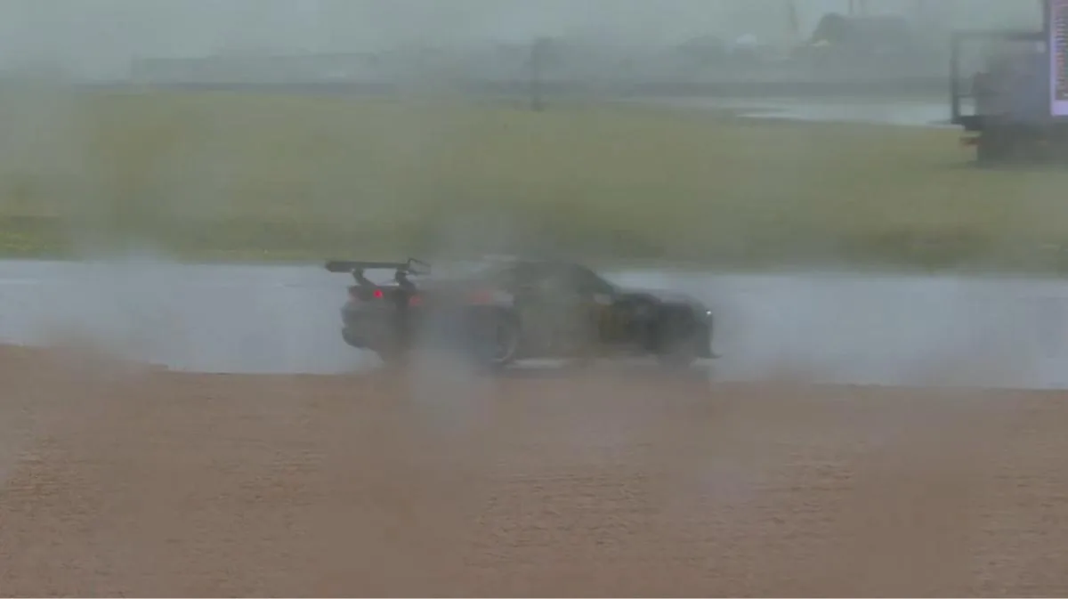 Extreme weather wreaks havoc as Chaz Mostert wins first enduro of Supercars season at The Bend