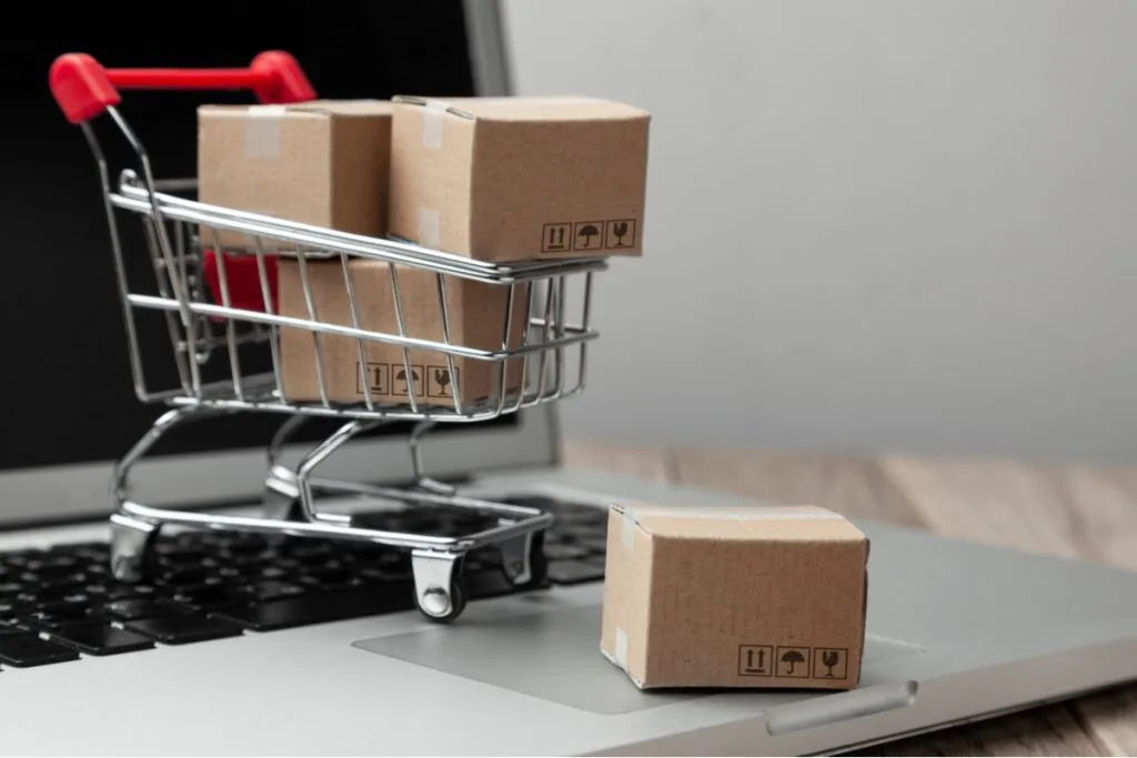 Sem 'taxa das blusinhas', compras internacionais voltam a disparar no ES