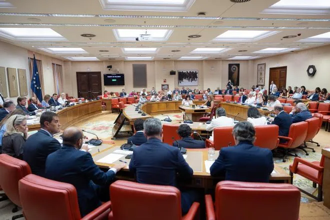 El Congreso tumba las comparecencias de ministros que pedía el PP tras adelantarse la de Sánchez al día 3