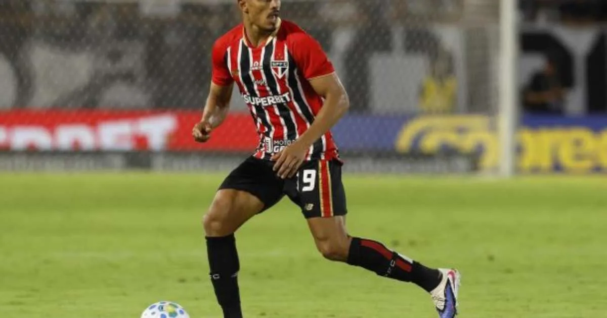 Com vaga garantida, Lucas Ramon busca recorde no São Paulo