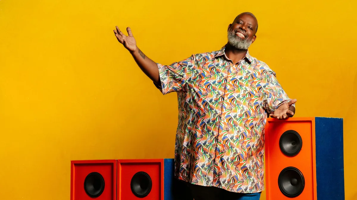 Péricles é escolhido para cantar o Hino Nacional no NFL Rio Game 2026, no Maracanã