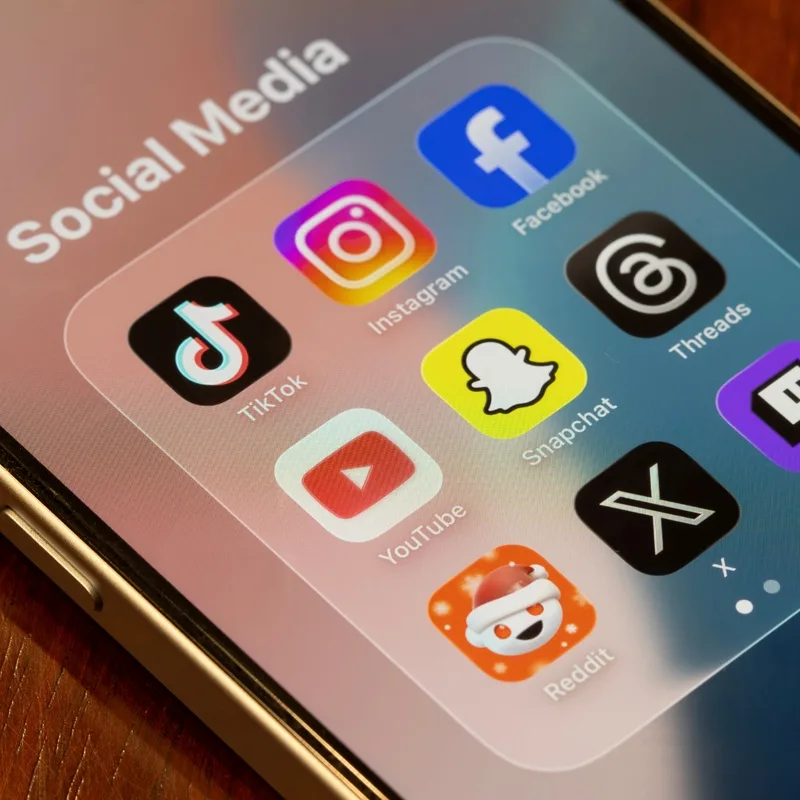 Actualité : C’est déjà fini pour l’interdiction des réseaux sociaux aux moins de 15 ans : le Conseil constitutionnel censure la mesure