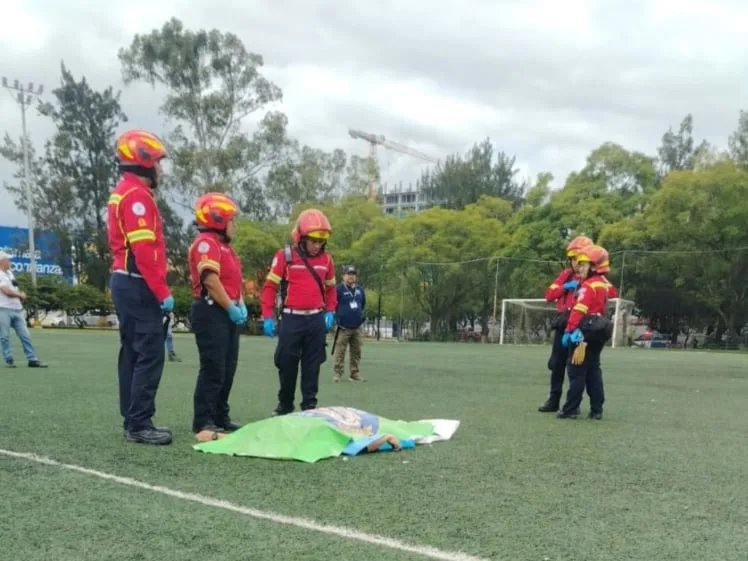 Un exfiscal anticorrupción fue asesinado en una cancha de fútbol en Guatemala: otra persona murió en el ataque
