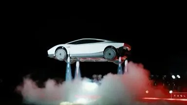 Ein Tesla, der fliegt: Roadster mit Raketendüsen