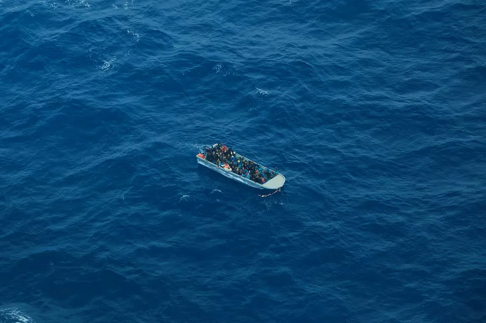 At least 13 Tunisians missing after migrant boat sinks off Tunisia
