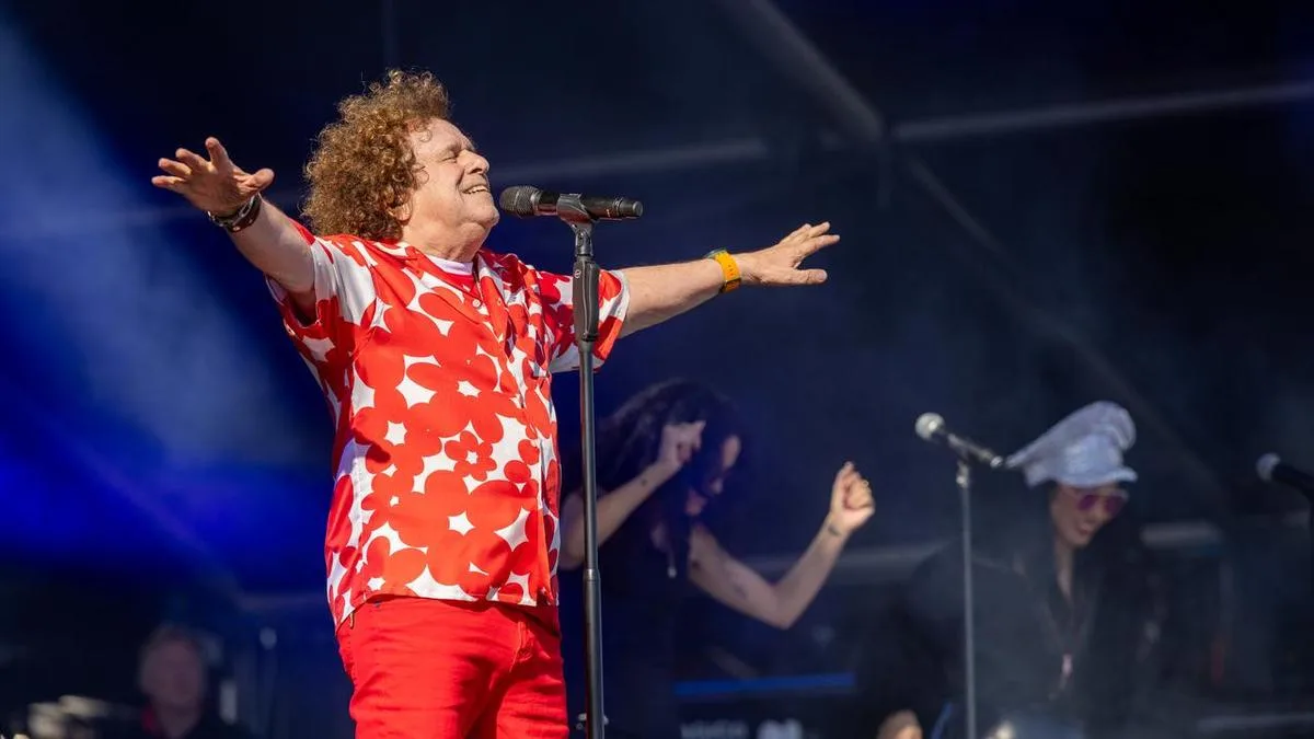 Leo Sayer makes outback festival offer it can't refuse