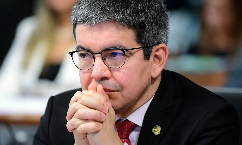 Há 16 anos no Senado, Randolfe Rodrigues tenta novo mandato pelo Amapá