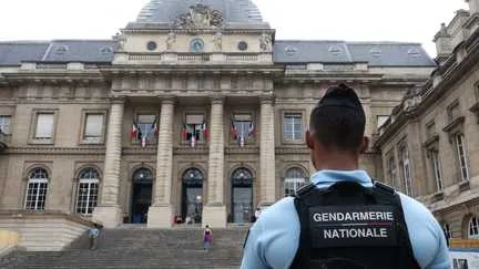 Un prêtre parisien de 81 ans mis en examen pour viols sur mineur