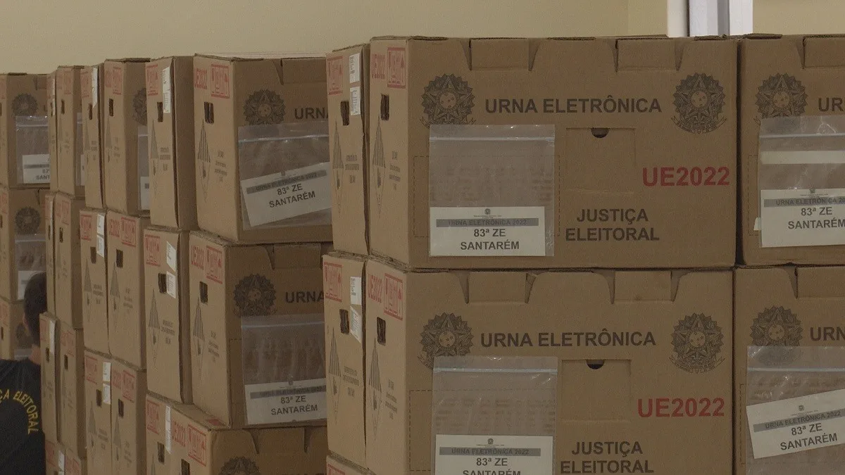 Santarém recebe mais de 1,1 mil urnas eletrônicas e prepara logística contra a seca nos rios