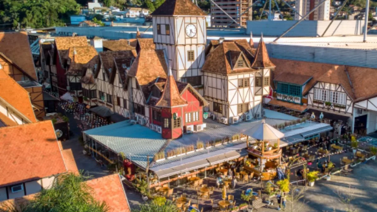 Espaço esquecido da Casa da Oktoberfest ganha ‘cara nova’ e recebe upgrade gigante após obra de R$ 3 milhões em Blumenau