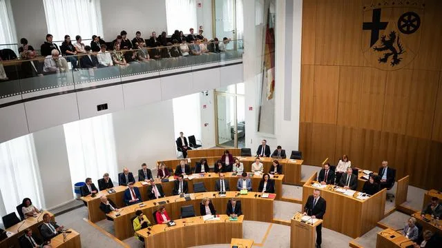 Sommerpause beendet: Bildung und Hitze - Landtag kommt wieder zusammen