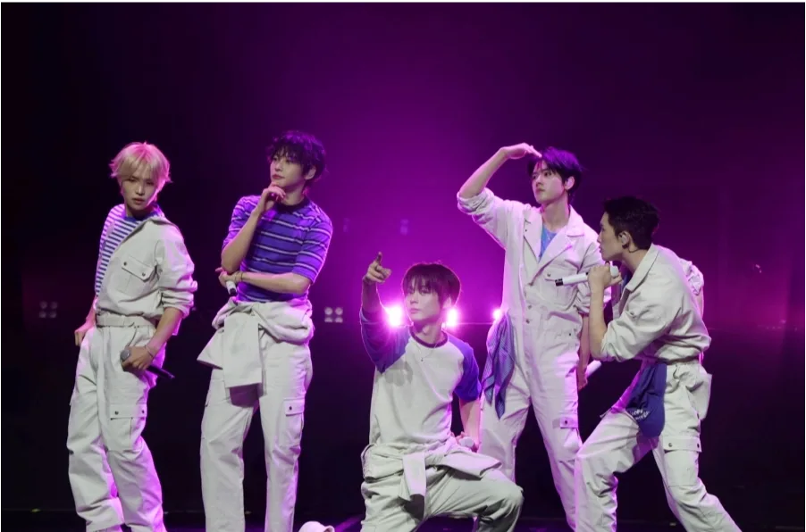 파우, 데뷔 3주년 신곡 ‘Love Again’ 깜짝 발매…서울 콘서트서 최초 공개