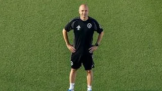 ¿Cómo fue el estreno de Andrés Iniesta como entrenador?