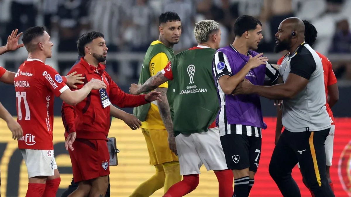 Se reveló el informe del árbitro tras la bronca en Brasil en duelo Cienciano vs Botafogo por la Copa Sudamericana 2026