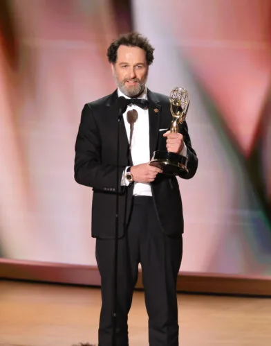 Keri Russell revela por que o marido, Matthew Rhys, não a agradeceu em discursos do Emmy após fazer história com vitórias; assista Keri Russell revela por que o marido, Matthew Rhys, não a agradeceu em discursos do Emmy após fazer história com vitórias; assista
