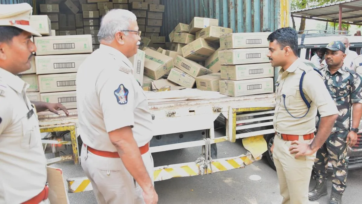 Kadapa police seize 70 red sanders logs worth ₹81 lakh, arrest eight