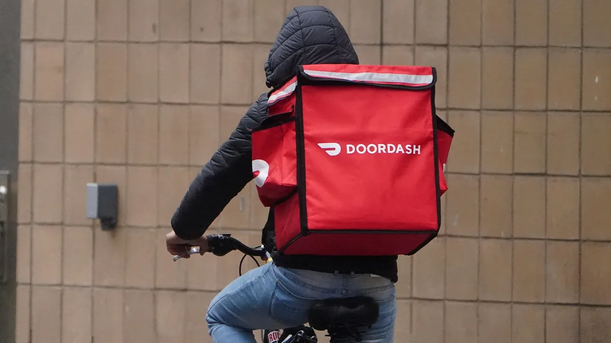DoorDash pagará USD 131,5 millones a repartidores en Nueva York por pagos insuficientes y demorados