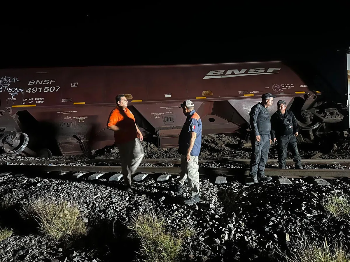 Descarrila tren en Villa Nazareno de Lerdo y moviliza posible derrame de químico
