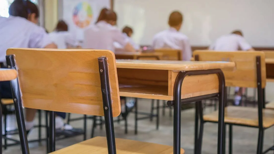 Novas turmas ou mais alunos por sala: Governo garante soluções para estudantes que continuam sem vaga
